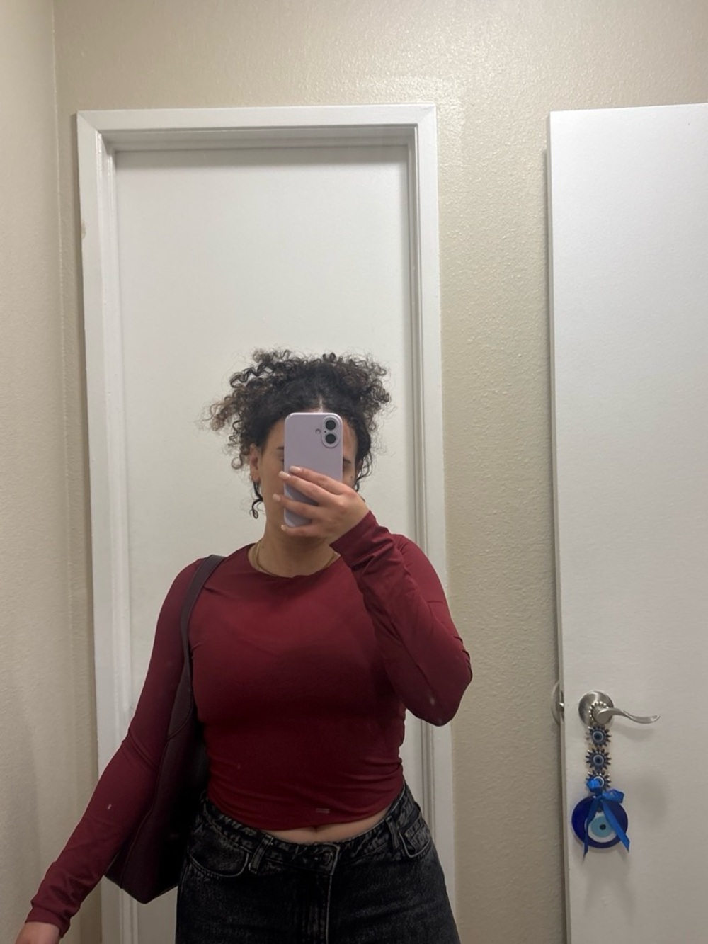 Women's Long-Sleeve Fittef Top in Burgundy